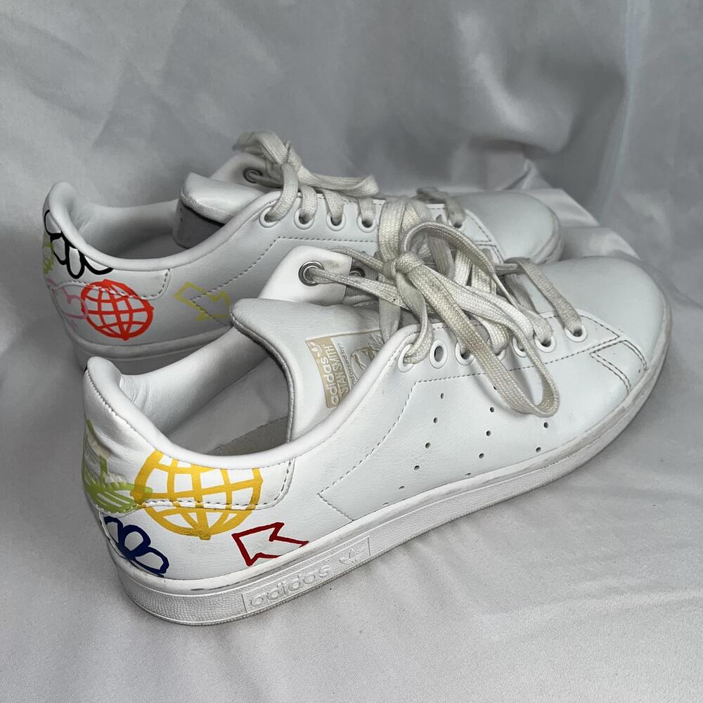 Adidas Stan Smith White Sneakers Men’s Size 8 Colorful Graphic Details on Heel